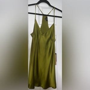 🫒NWT! 100% SILK Olive Tank